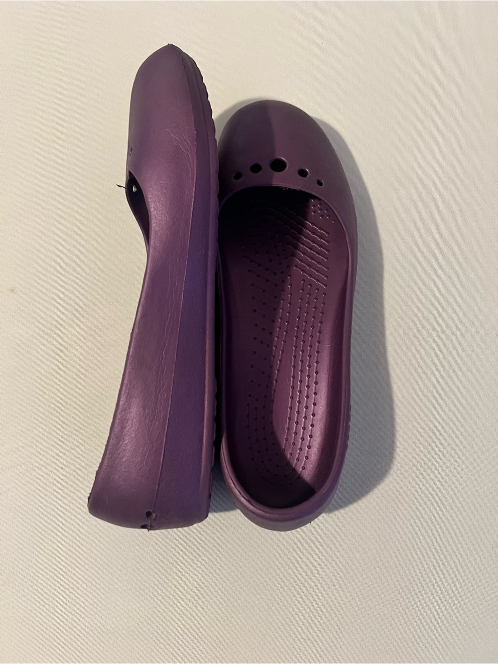 CROCS Slip-On Ballet Flats in Deep Purple | Women's size 9 - Picture 4 of 5